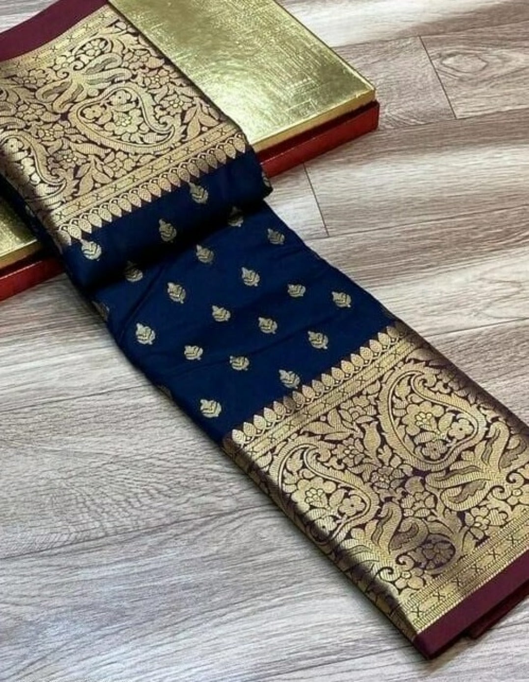 Jashiya.Com ₹959/-Myra Voguish Sarees