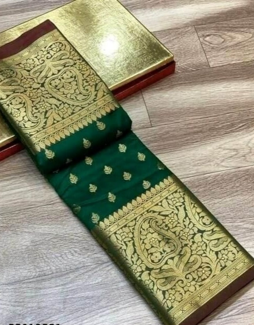 Jashiya.Com ₹959/-Myra Voguish Sarees