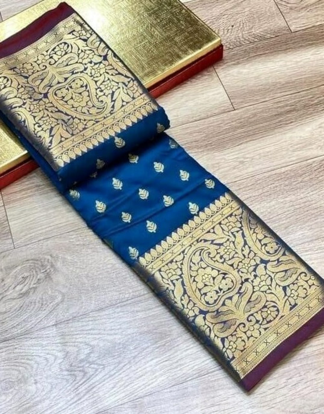 Jashiya.Com ₹959/-Myra Voguish Sarees